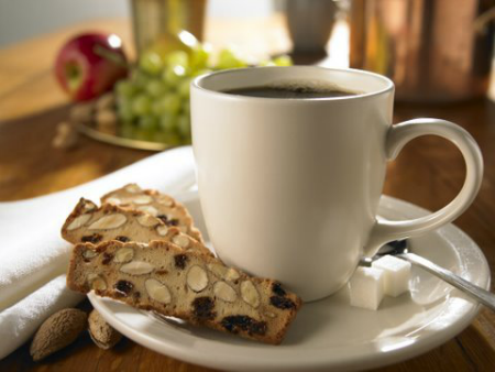 almondina cookies with coffee
